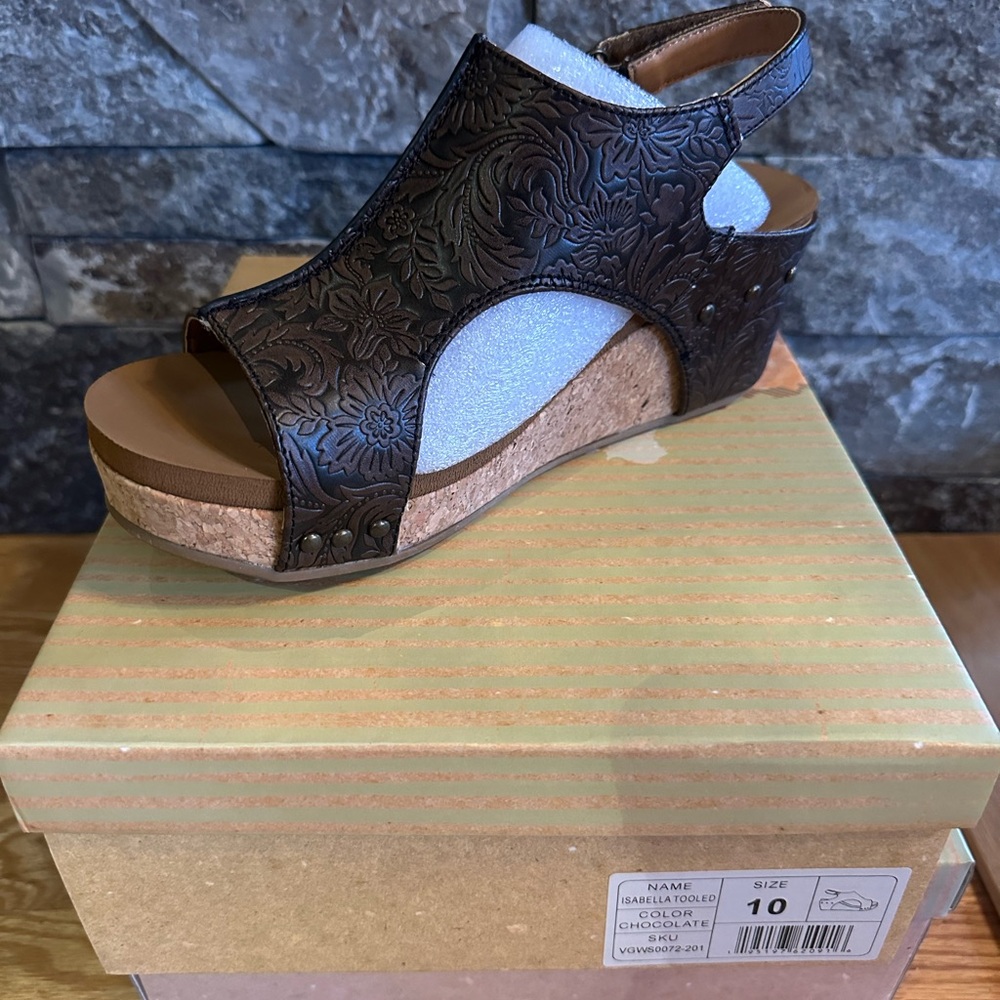 Brand NEW cute comfy sandals!